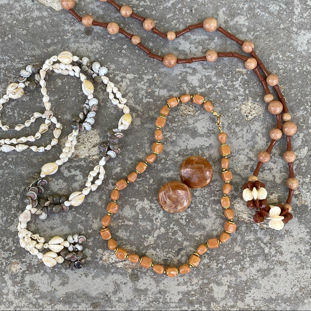 Neutral Vintage Jewelry Lot - 3 Necklaces, 1 Earrings